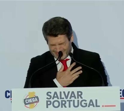André Ventura sente-se mal e desmaia durante comício em Tavira. Político encontra-se em avaliação no hospital de Faro