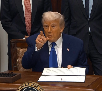 Confrontado por jornalista sobre o jato de luxo oferecido pela Qatar, Trump atira-se à ABC
