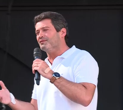 Surpresa! André Ventura contrariou recomendações médicas e aparece de surpresa em arruada