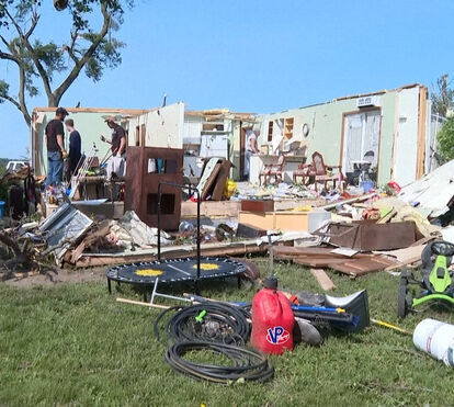 Fortes tempestades atingem os EUA e deixam rasto de destruição, entre casas e carros