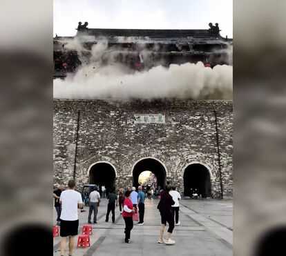Torre com 650 anos desaba na China quando era visitada por turistas