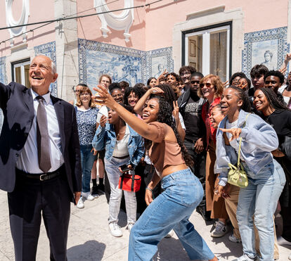 Como Marcelo mudou tanto em dez anos! Tomou um banho de realidade e passou de Presidente pop a Chefe de Estado recatado no meio do seu povo
