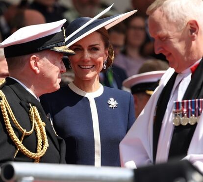 Princesa de Gales encanta com vestido Suzannah London em cerimónia na Escócia