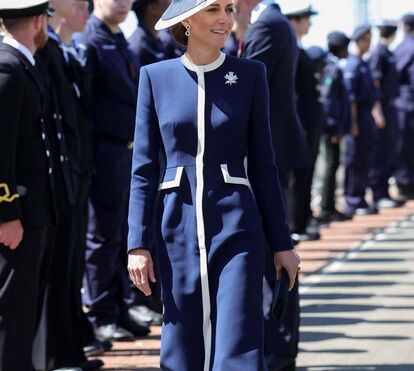 Maravilhosa! Kate Middleton batiza navio da Marinha com look irrepreensível