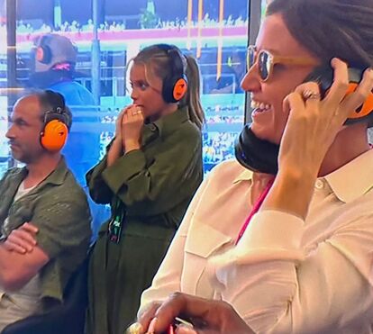 Visivelmente ansiosa, Margarida Corceiro 'sofre' pelo namorado, Lando Norris, no Grande Prémio do Mónaco