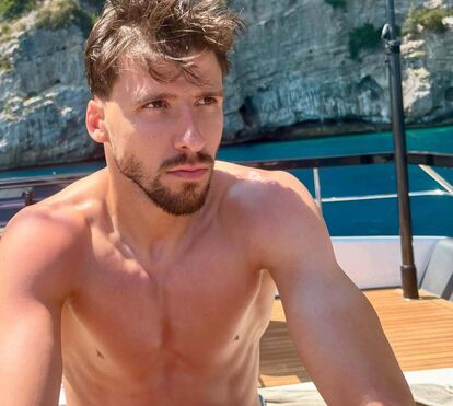 Temos pena... Depois da ex, April Ivy lhe 'dedicar' uma música, Rúben Dias mostra-se em férias com nova bomba sexy