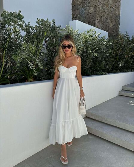 Tem um vestido branco? Se não tem apresse-se a comprar já um e saiba o porquê de ter esta peça