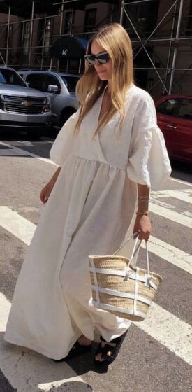 Tem um vestido branco? Se não tem apresse-se a comprar já um e saiba o porquê de ter esta peça