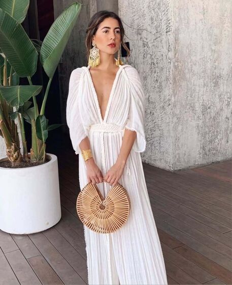 Tem um vestido branco? Se não tem apresse-se a comprar já um e saiba o porquê de ter esta peça