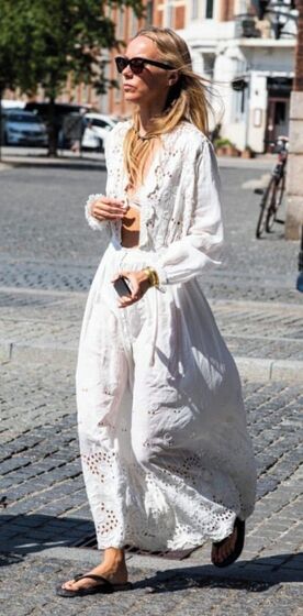 Tem um vestido branco? Se não tem apresse-se a comprar já um e saiba o porquê de ter esta peça