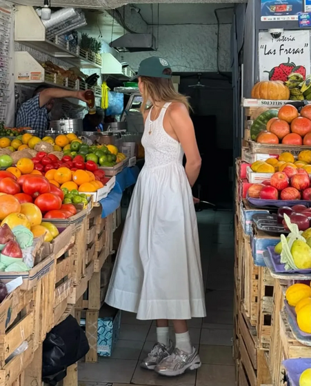 Tem um vestido branco? Se não tem apresse-se a comprar já um e saiba o porquê de ter esta peça