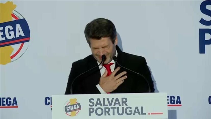 André Ventura sente-se mal durante comício em Tavira