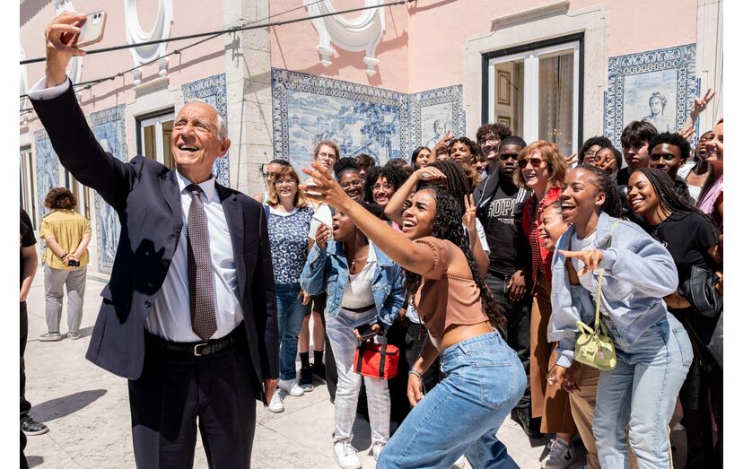 Marcelo Rebelo de Sousa tira selfie com os jovens