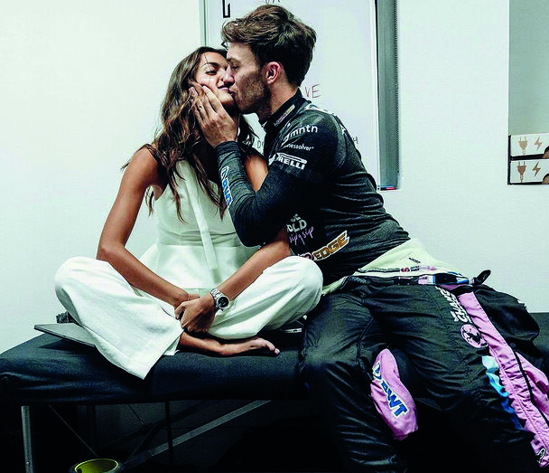 Francisca Cerqueira Gomes, de 21 anos, é um dos grandes apoios de Pierre Gasly na Fórmula 1 