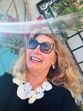 Vera Fischer surge radiante, sem maquilhagem e sem filtros, mantendo o seu estatuto de beleza no Brasil