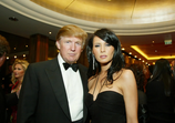 Donald Trump e Melania Trump em evento público; casamento gera debate