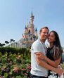 João Pereira e a mulher na visita à Disneyland Paris