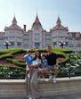 João Pereira e a família na visita à Disneyland Paris