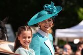 Kate Middleton e a Princesa Charlotte no evento Trooping The Colour