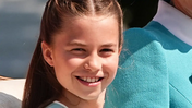 Princesa Charlotte encanta no Trooping The Colour