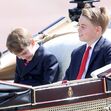 Príncipes George e Louis juntos no Trooping The Colour