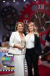 Entrevista com figuras femininas num cenário televisivo