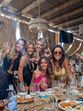 Pimpinha Jardim desfruta de férias com amigos em Formentera