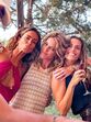 Pimpinha Jardim aproveita férias em Formentera com a irmã e amigos