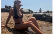 Maria Cerqueira Gomes relaxa na praia antes de apresentar 'The Quiz with Balls' na TVI