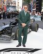 Brad Pitt marca presença no evento para promover novo filme sobre fórmula 1
