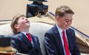 Príncipes George e Louis em momentos de cumplicidade no Trooping The Colour