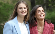 Letizia descontraída ao lado da filha Leonor