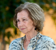 Rainha Sofia enfrenta tempos difíceis devido a confissões sobre Juan Carlos e doença da irmã.
