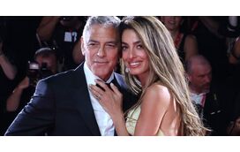 George Clooney e Amal voltaram aos dias felizes ou é tudo 'bluff'? Casal reaparece em público, mas divórcio de 600 milhões paira no ar