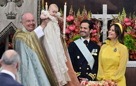 Momento especial na Suécia! Príncipes Carl Philip e Sofia batizam a filha mais nova