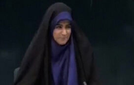 Momento em que a televisão estatal iraniana é atacada por Israel durante emissão em direto