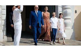 Medo e insegurança: as razões que levaram Charlene do Mónaco a cancelar visita ao Japão com os filhos