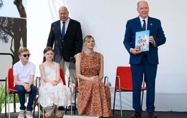Gémeos do Mónaco brilham ao lado dos pais, Charlene e Alberto