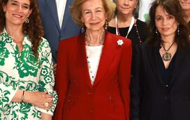 Rainha emérita Sofia inspira-se na nora Letizia mas com um toque personalizado 