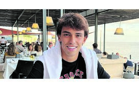 Coração dos benfiquistas ao rubro: João Félix com voo marcado para Lisboa