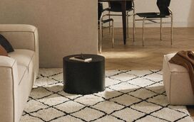 Sala de luxo! O tapete felpudo que custa menos de 80 euros e dá elegância a qualquer casa