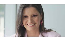 Maria Botelho Moniz sente a presença do falecido pai na hora em que é chamada pela direção da TVI