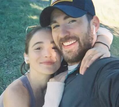 Chris Evans e Alba Baptista vivem nova fase. Ator confessa mudanças pela filha