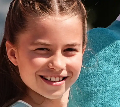 Esta miúda é o máximo! O encanto da princesa Charlotte, que está cada vez mais bonita