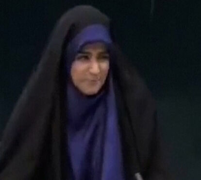 Momento em que a televisão estatal iraniana é atacada por Israel durante emissão em direto