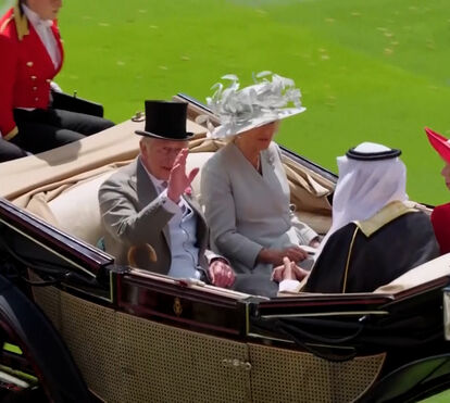 A chegada do rei Carlos III de Inglaterra ao Royal Ascot