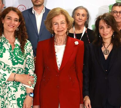 Rainha emérita Sofia inspira-se na nora Letizia mas com um toque personalizado 