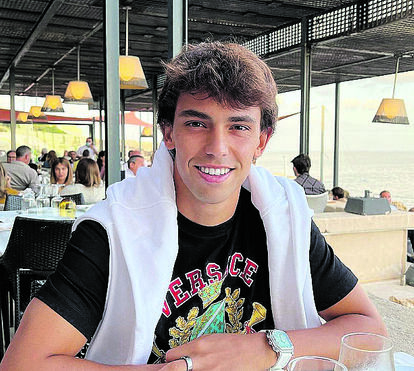 Coração dos benfiquistas ao rubro: João Félix com voo marcado para Lisboa