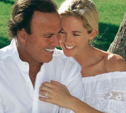 A farsa de um casamento! Julio Iglesias e Miranda Rijnsburger levam vidas separadas mas continuam 'unidos'  pelo dinheiro