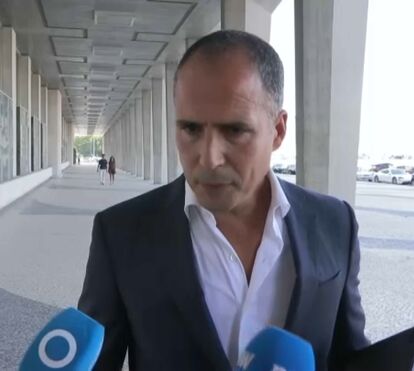 Ricardo Araújo Pereira ironiza à entrada para o julgamento de Joana Marques e Anjos